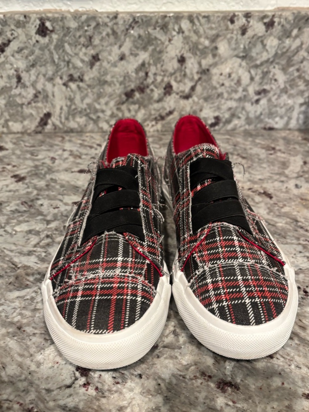 Plaid Slip-On Sneakers with Elastic Laces - Black & Red
